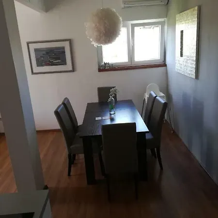 Rusov شقة Pašman